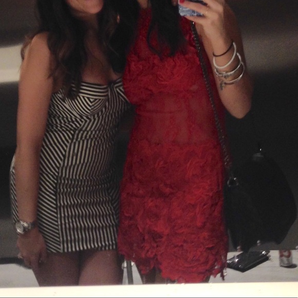 Red dress - Picture 3 of 3